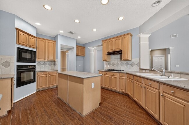 Building Photo - 16411 Canyon Chase Dr