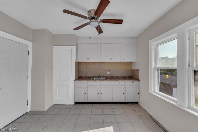 Building Photo - 12812 Parkhill Ave