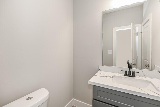 Building Photo - 3547 Dreyfus St