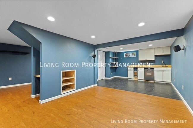 Building Photo - 6533 N Campbell Ave