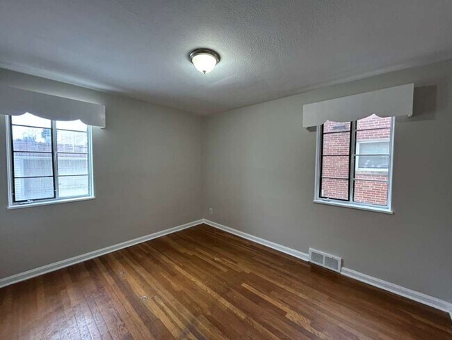 Building Photo - 19181 Lakeshore Blvd