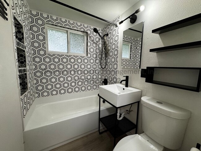 Building Photo - Cozy and Updated 3 Bedroom House in Stratm...