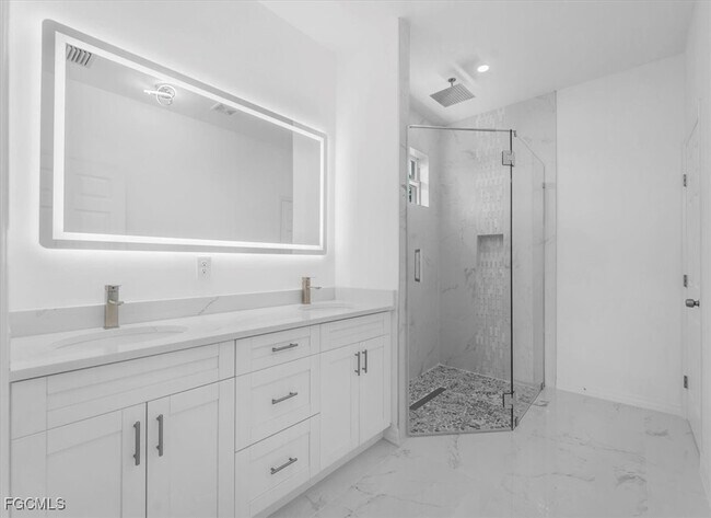 Building Photo - 1508 Hibiscus Ave