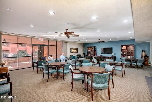 Building Photo - 12222 N Paradise Vlg Pkwy S