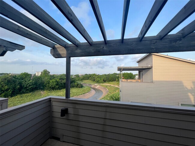 Building Photo - 194 Harvard St