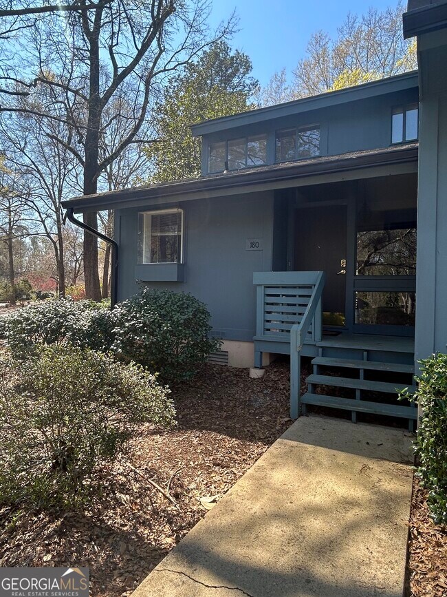 Building Photo - 180 Woodstone Dr