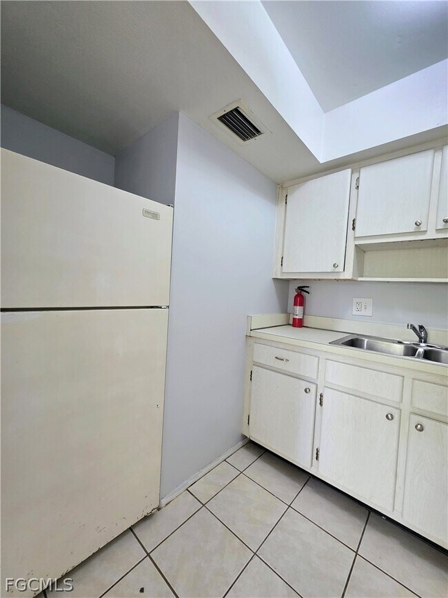 Building Photo - 1830 Maravilla Ave