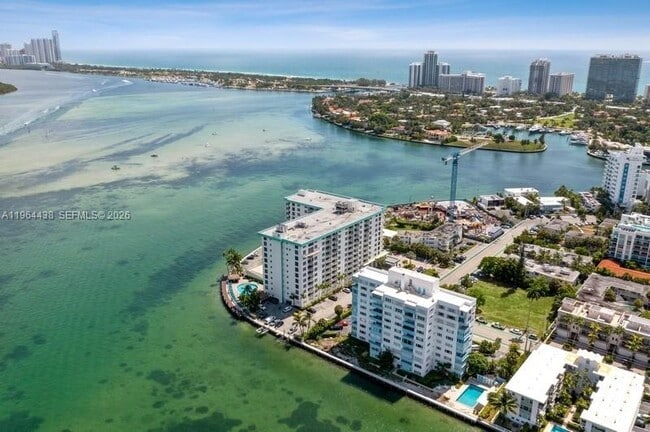 Building Photo - 10350 W Bay Harbor Dr