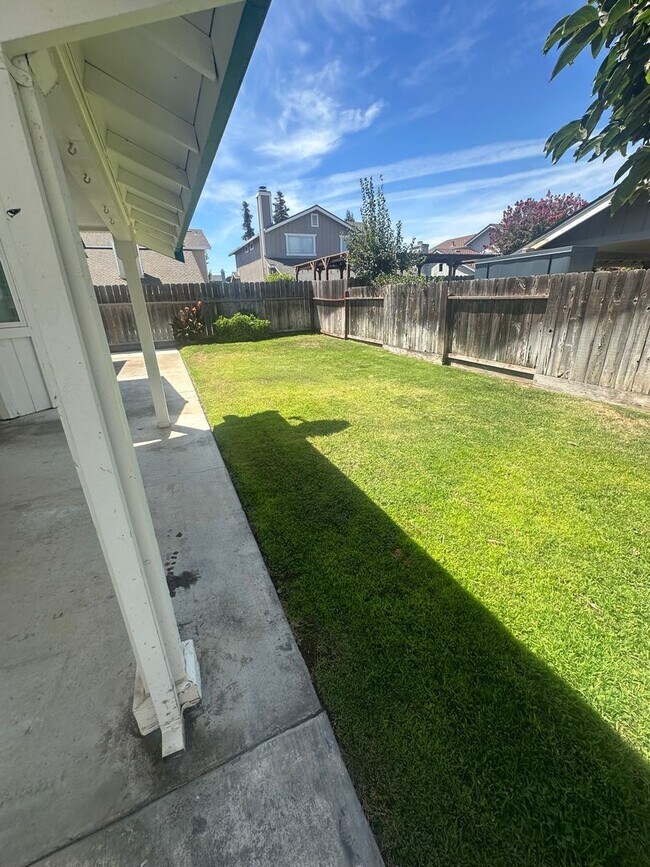 Building Photo - 1709 Badger Way