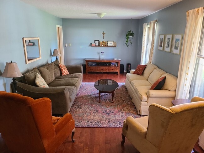 Building Photo - Ring in 2026 with THIS Great Rental!