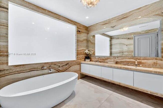 Building Photo - 17901 Collins Ave