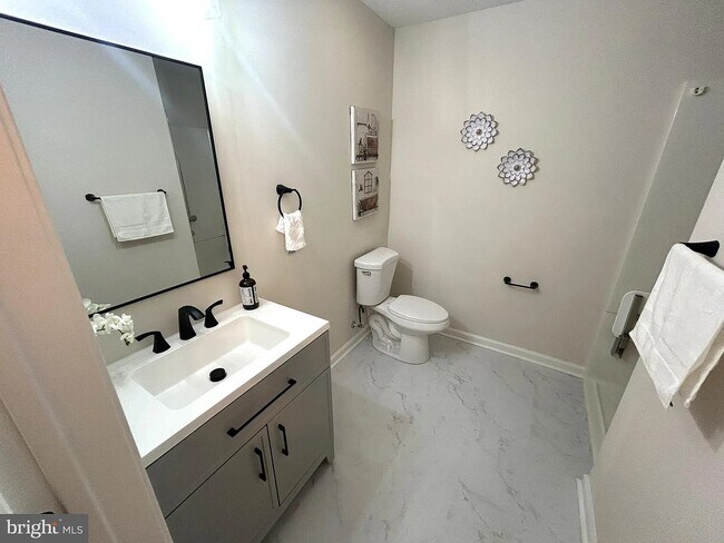 Building Photo - 1113 The Woods