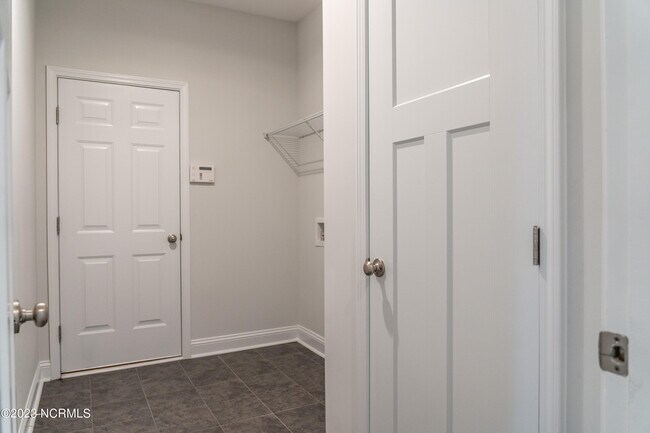 Building Photo - 176 Enfield Dr