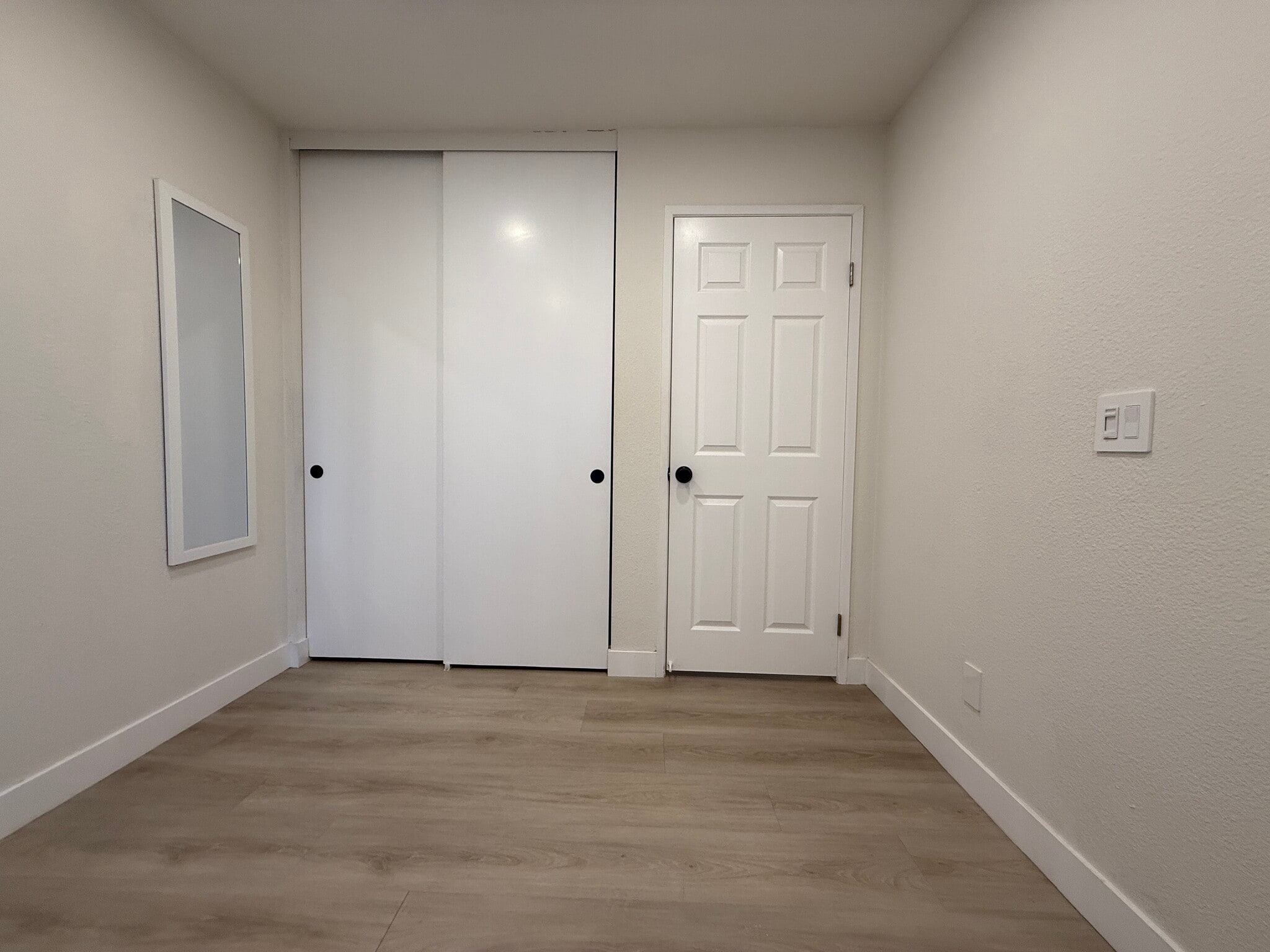 Small bedroom - 4639 Executive Dr