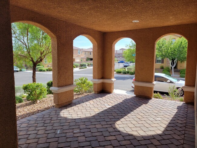 Building Photo - 3001 Camino Sereno Ave