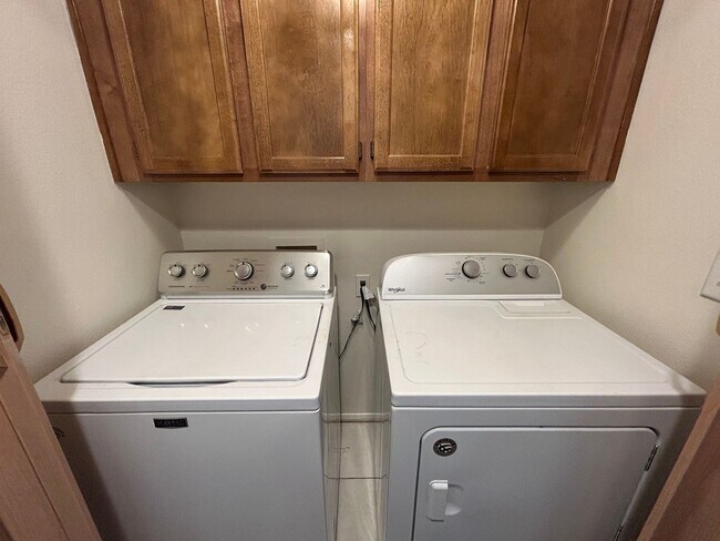 Building Photo - Cozy 2 Bedroom 2 Bathroom Summerlin Condo!