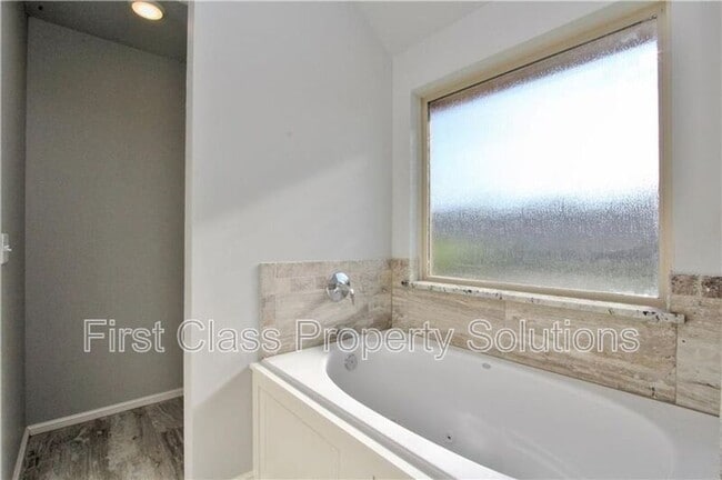 Building Photo - 4005 Brougham Way