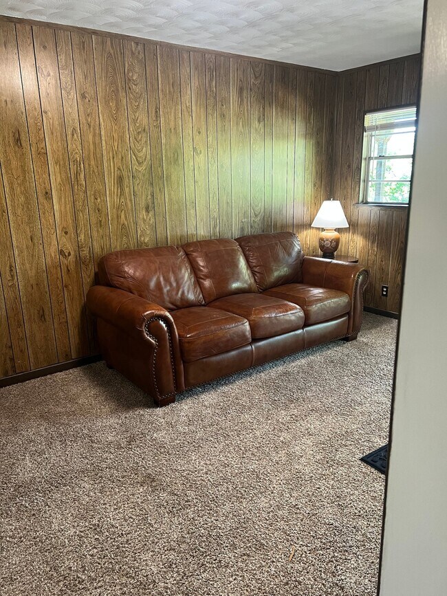 Building Photo - 1708 Holloman Dr