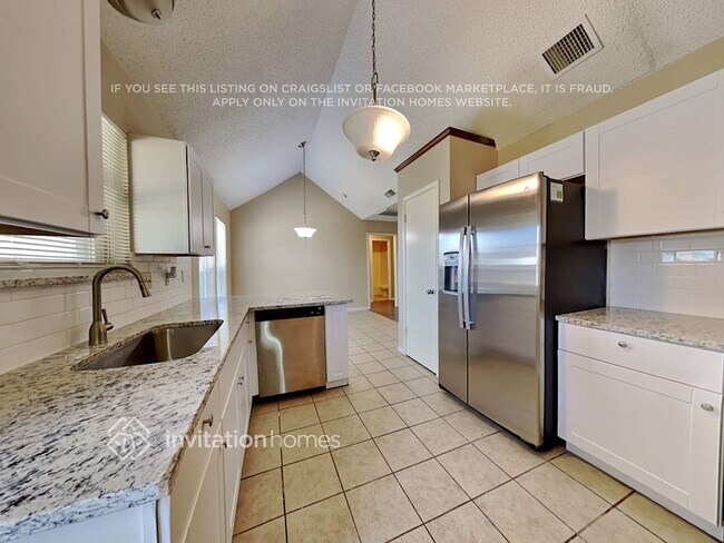 Building Photo - 525 E Jay Ct