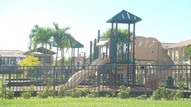 Building Photo - 917 SW 147th Ave