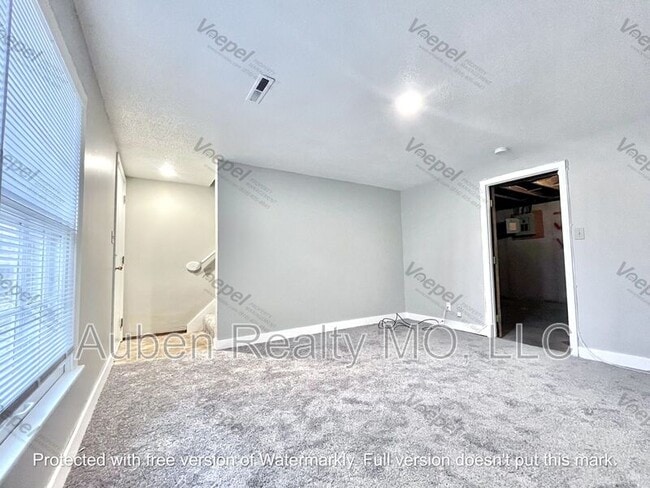 Building Photo - 7211 Montana Ave