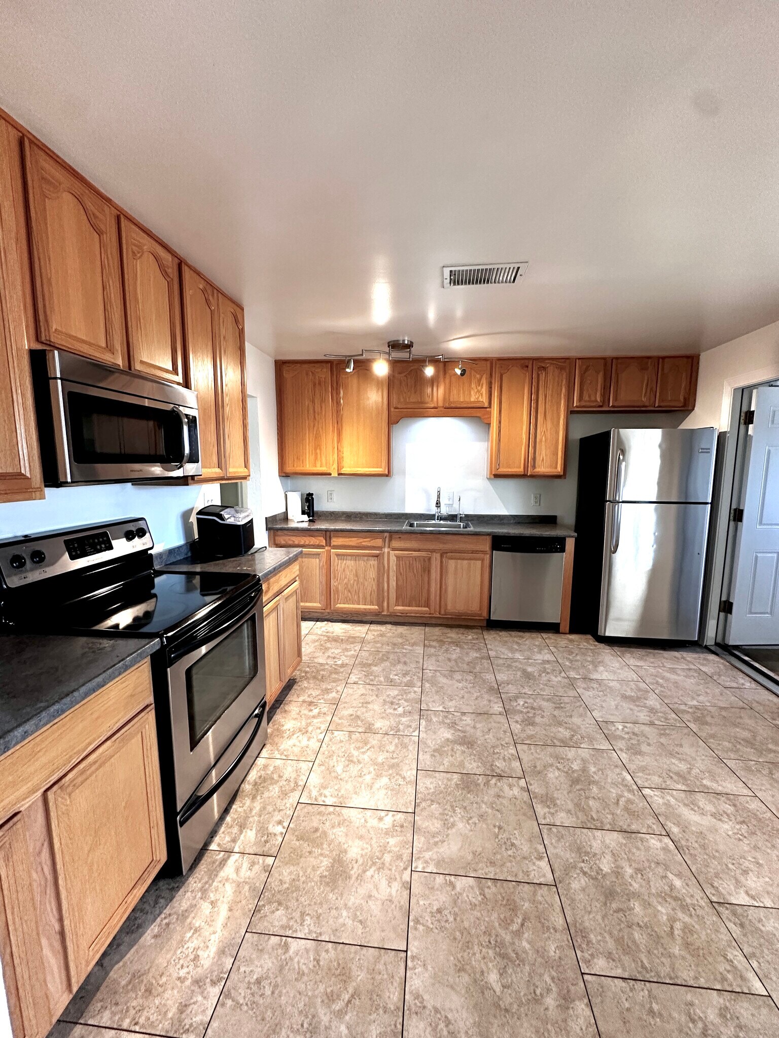 Building Photo - 1351 W 10th St