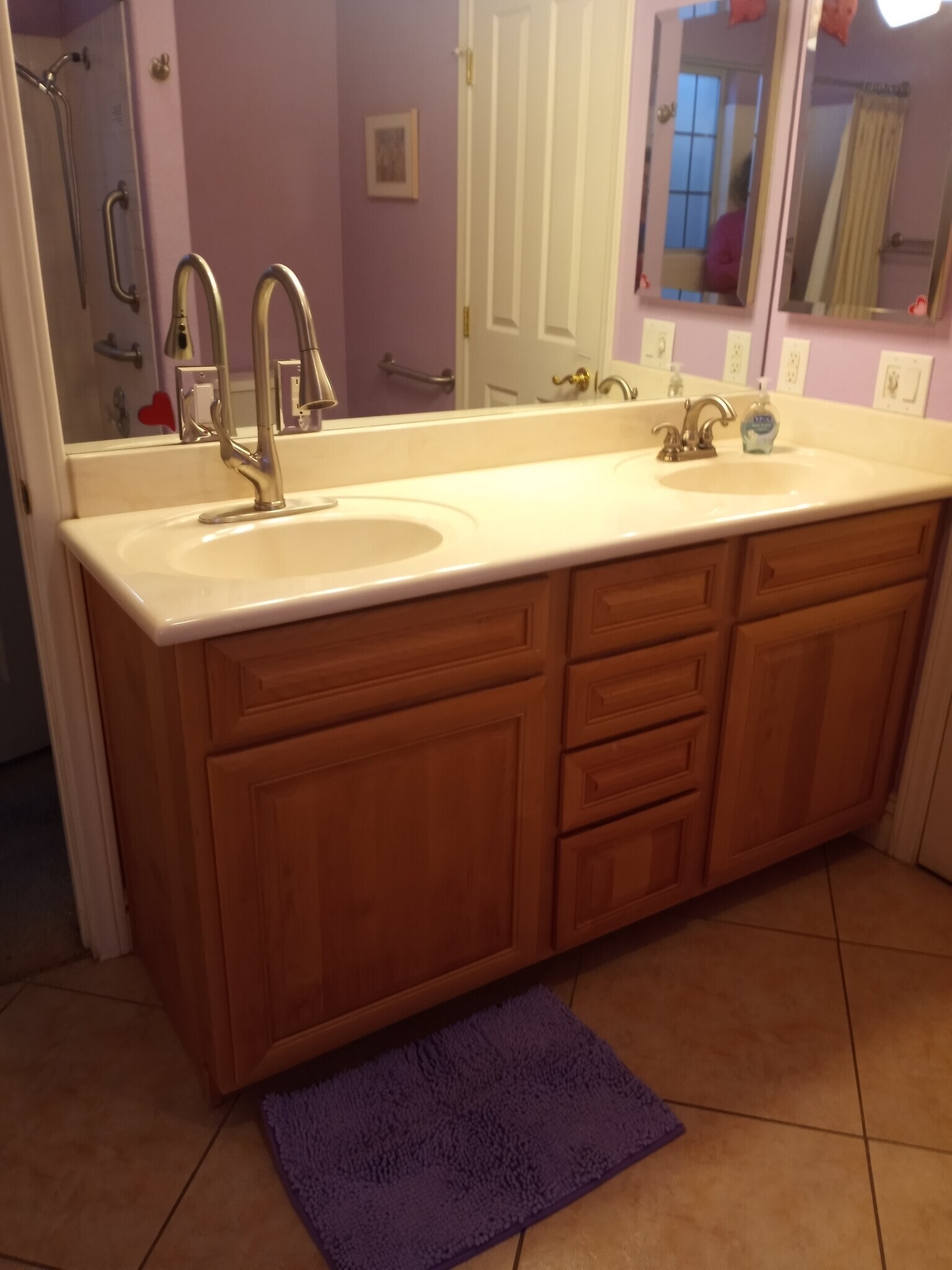 Bathroom Twin Sinks - 7932 Lakepoint Cir
