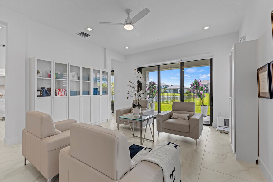 Building Photo - 12884 Wingspan Ct