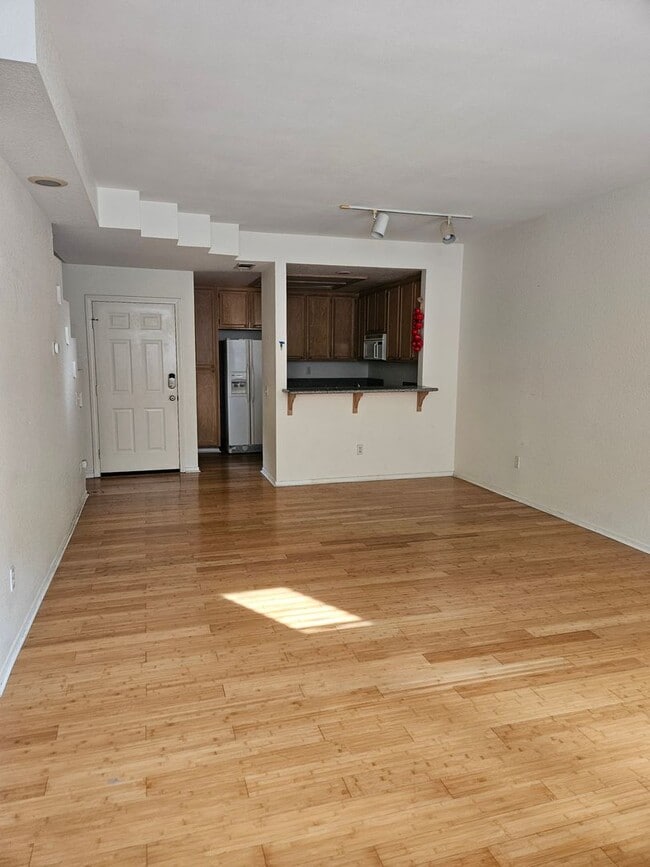 Building Photo - Light and Bright North Park 2 Bedroom Condo