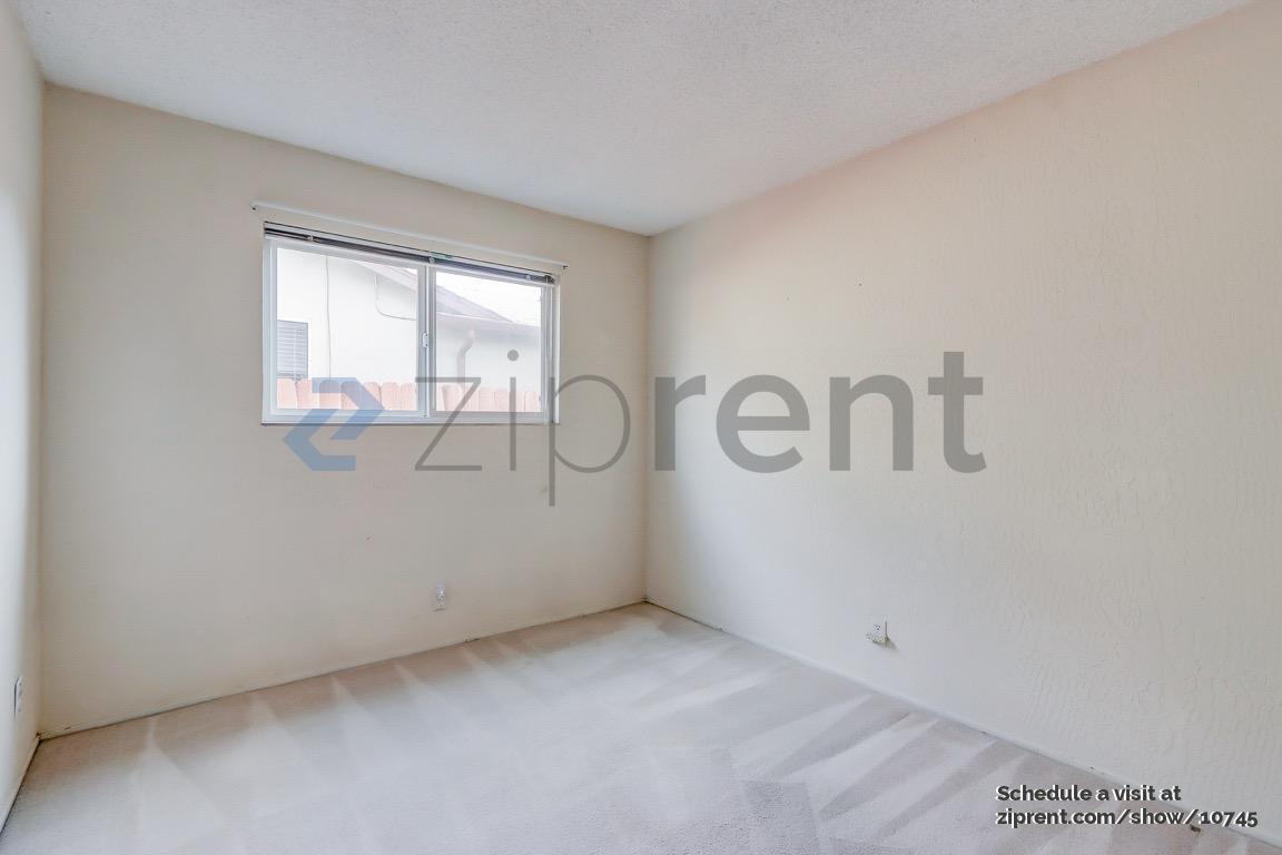 Building Photo - 125 Green Tree Dr