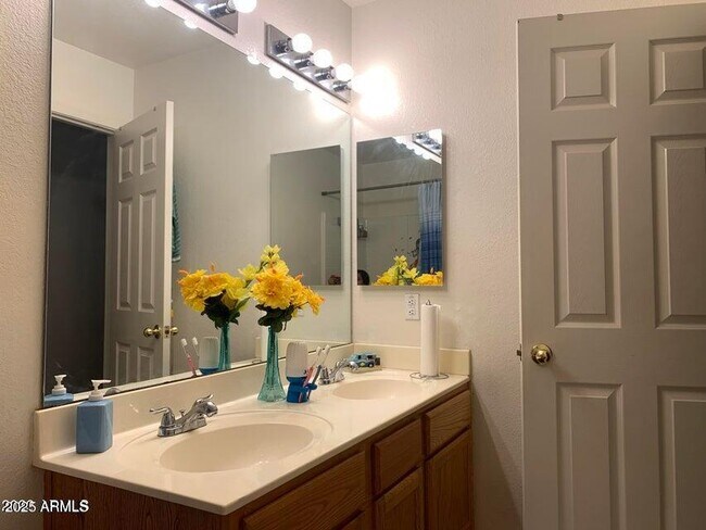 Building Photo - 2720 S Los Altos Pl