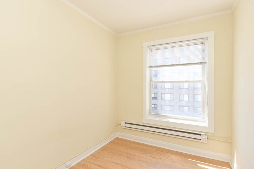 Building Photo - 457 W Melrose St