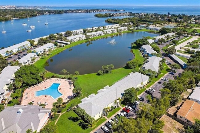 Building Photo - 3889 Pompano Dr SE