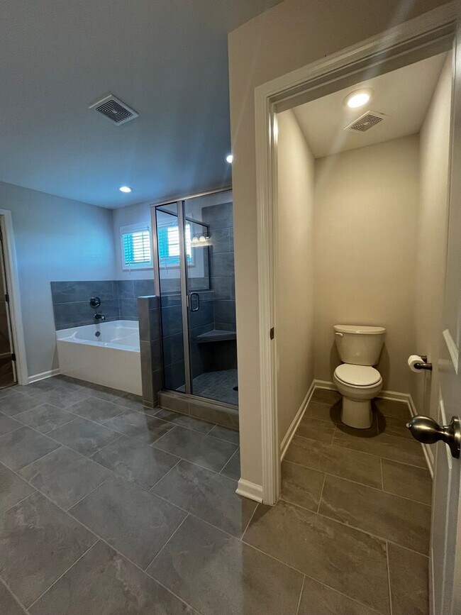 Building Photo - 311 Shoshone Cir