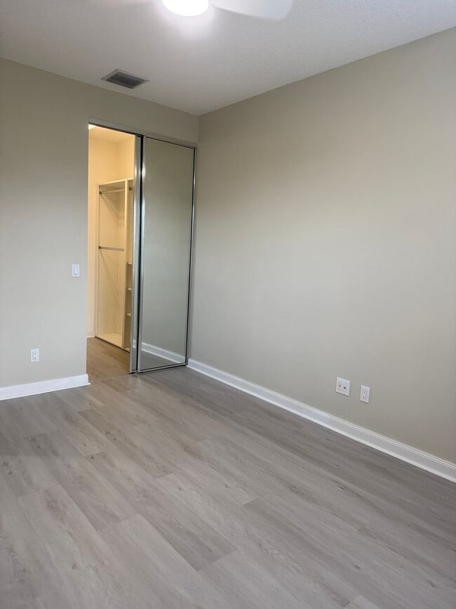 Building Photo - 1603 Napoli Dr W