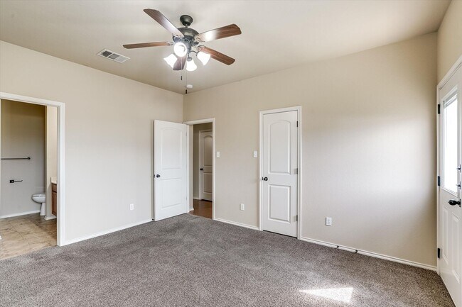 Building Photo - Beautiful 3 Bedroom Townhome Located in Georgetown, TX!