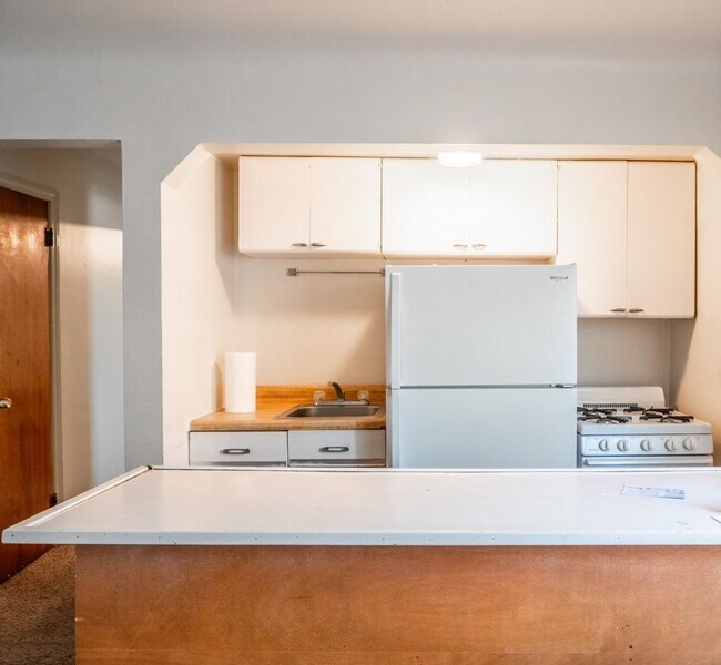 Building Photo - 412 Volkert Pl