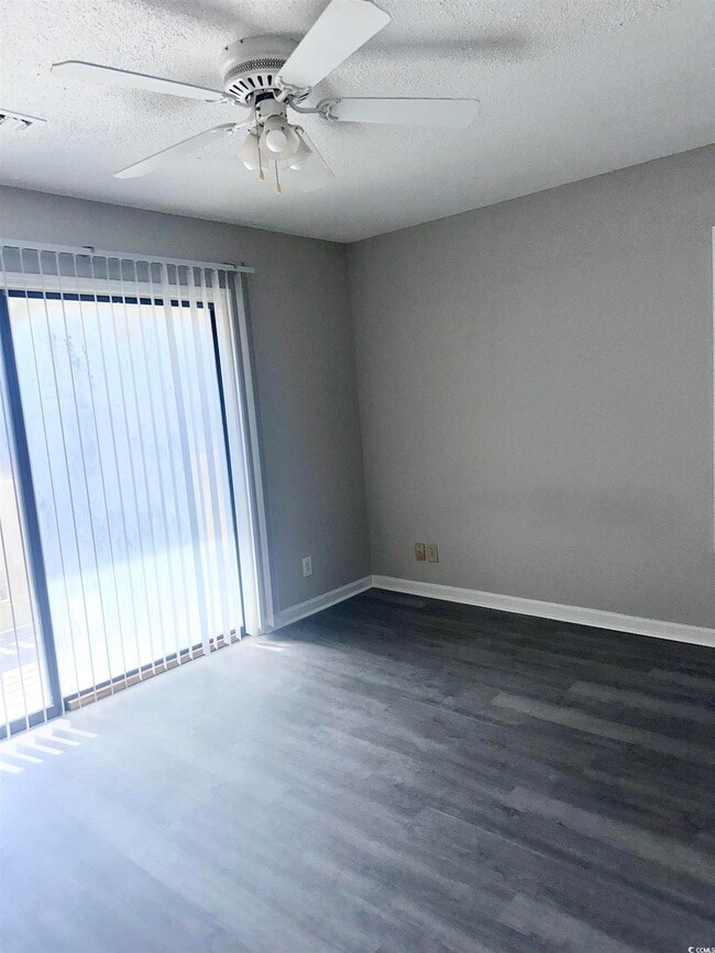 Building Photo - 401 Garden Dr