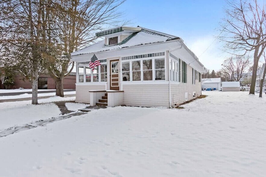 Building Photo - 100 W 1st St