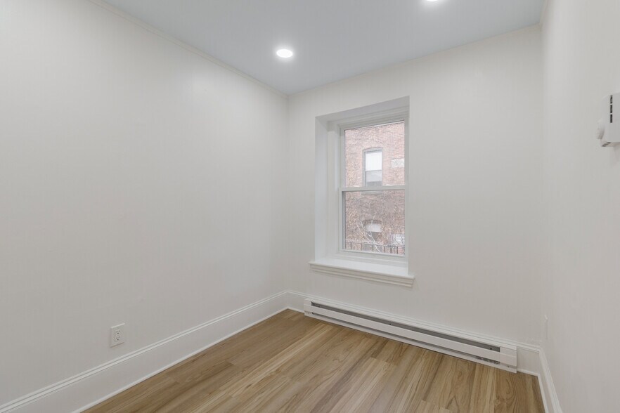 Building Photo - 95 Saint Botolph St