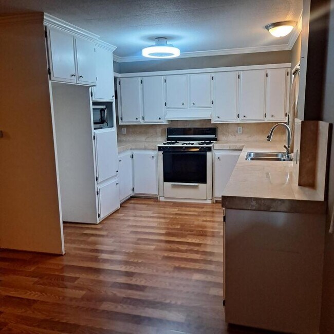 Building Photo - 120 Santa Lucia Dr