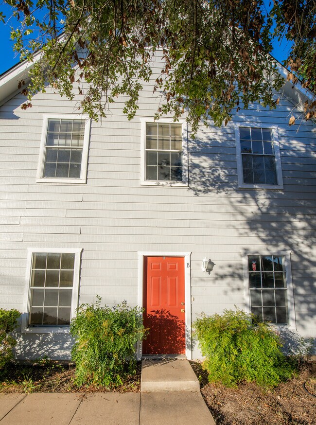 Building Photo - 3001 Whisper Oaks Ln