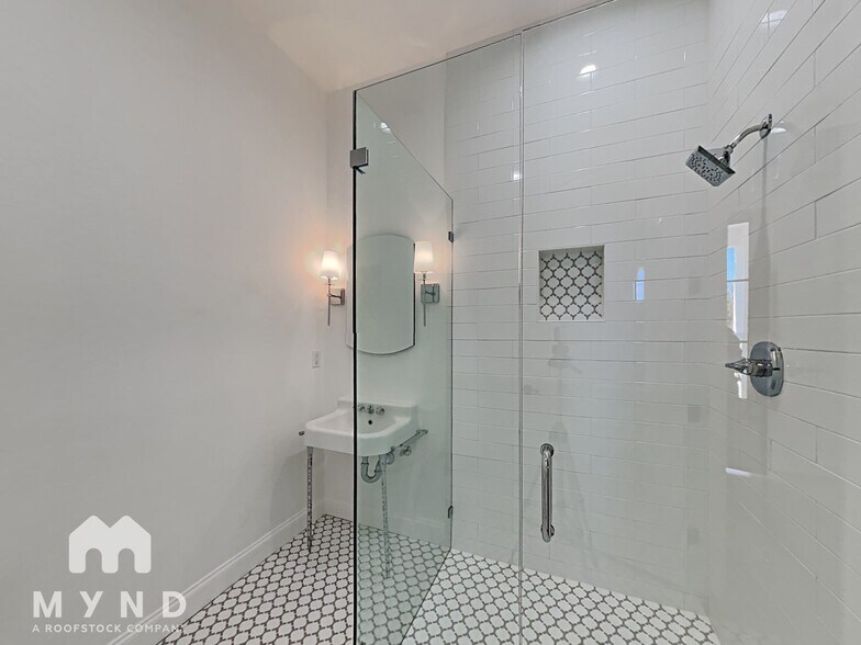Building Photo - 1206 Comanche Cove Dr