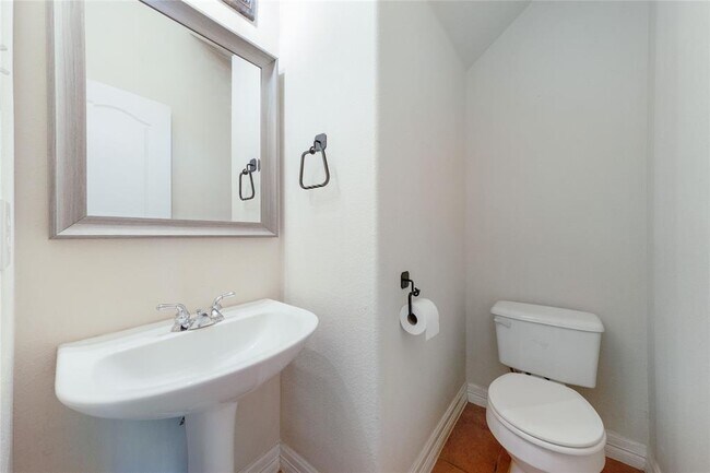 Building Photo - 2403 Branum Dr