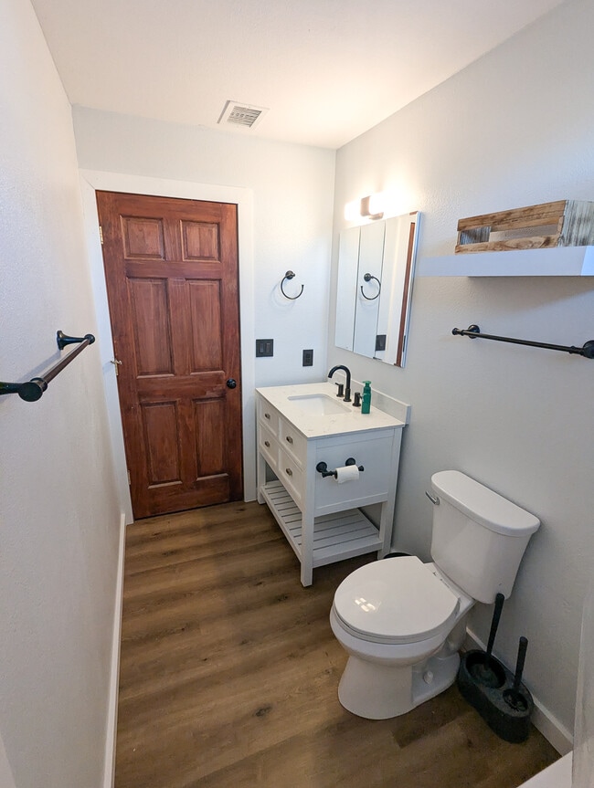 Building Photo - 1015 E Grand Ave