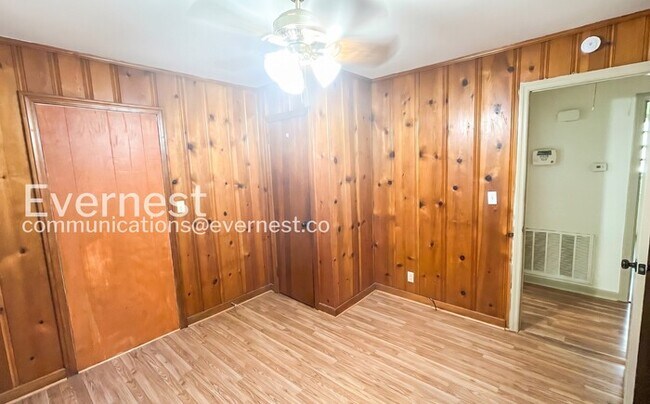 Building Photo - 4 Bed/2 Bath Home with Carport / Pet-Friendly / Vouchers Accepted / Available Now!