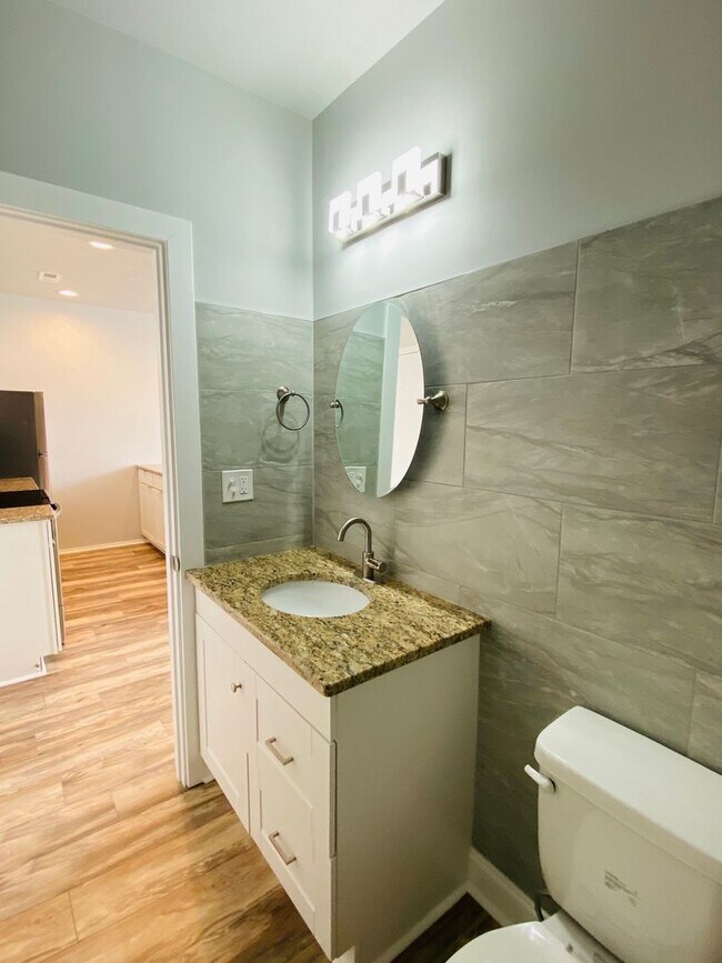 Building Photo - 3001 W Cary St