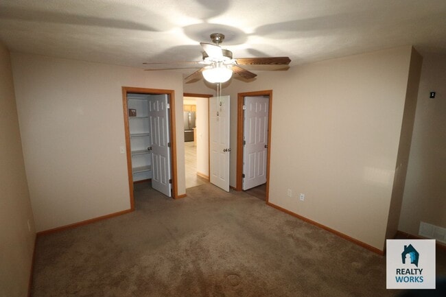 Building Photo - 2 Bedroom 1.5 Bathroom Open Concept Duplex!