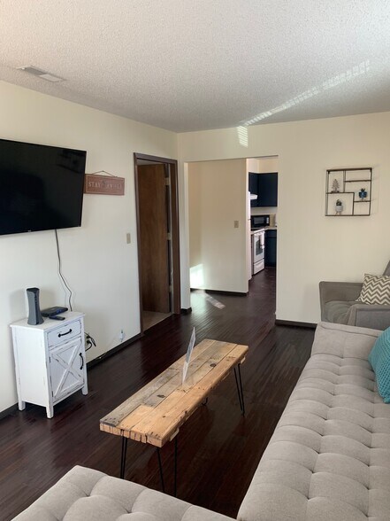 Building Photo - 617 4th St