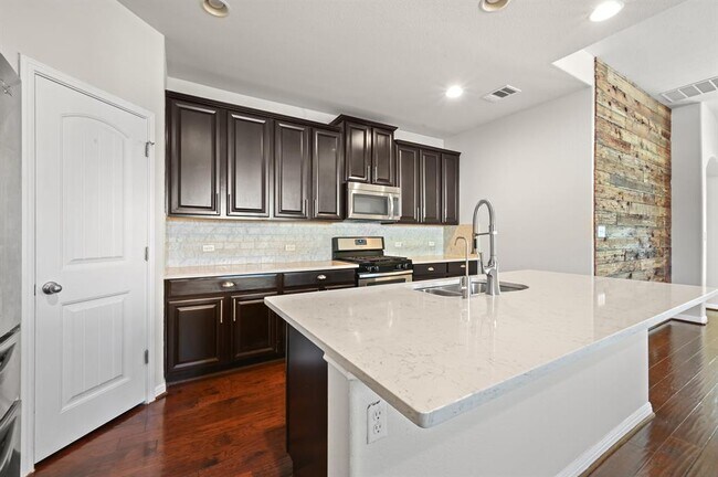 Building Photo - 351 Wincliff Dr